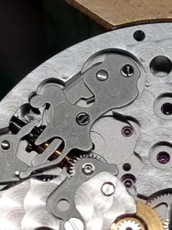 Comprehensive Solutions for Rust on the Dial of Breguet Watches (Picture)