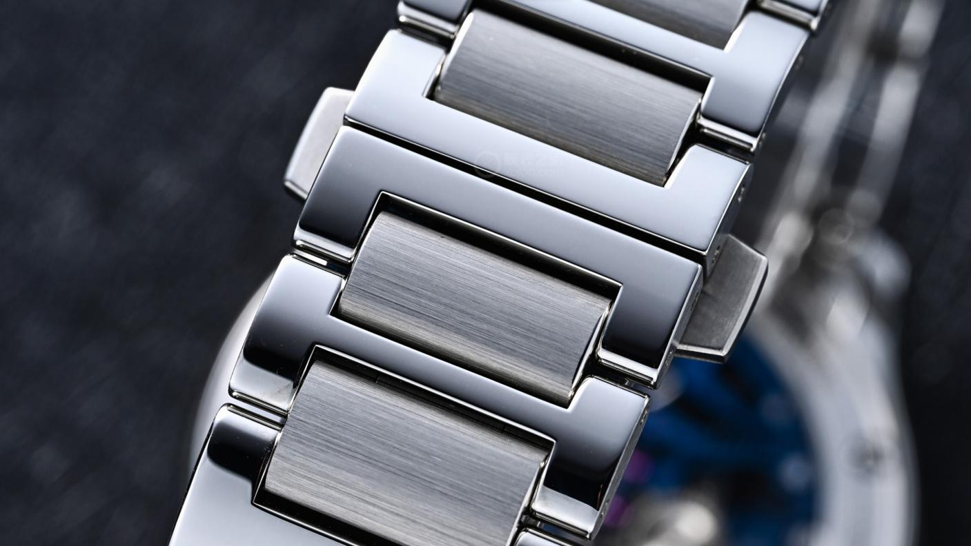 Skeleton Ultra-Thin Luxury Sport Watches Like This Are Hard to Come By (Image)