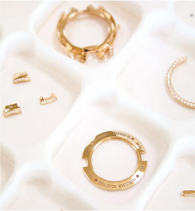 Install the movement into the case after cleaning parts and carry out testing - Hengdeli Official Repair Service Center