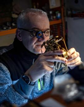 Chester Morris - Watchmaker of Nanjing Hendley Repair Center