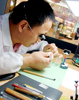 Zuna - Master Watchmaker of Beijing Hengdeli Watch Repair Center