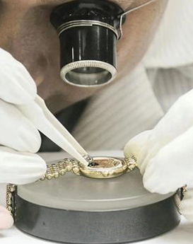 Simon Peterson - Intermediate Watchmaker of Shanghai Hengdeli Watch Repair Center